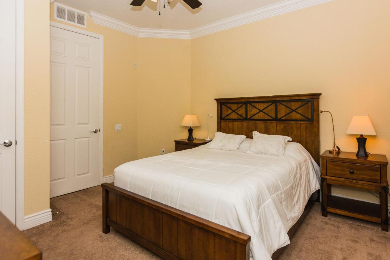 Casa de férias 3br 2bath Balcony 5min Conv Center 1410ft