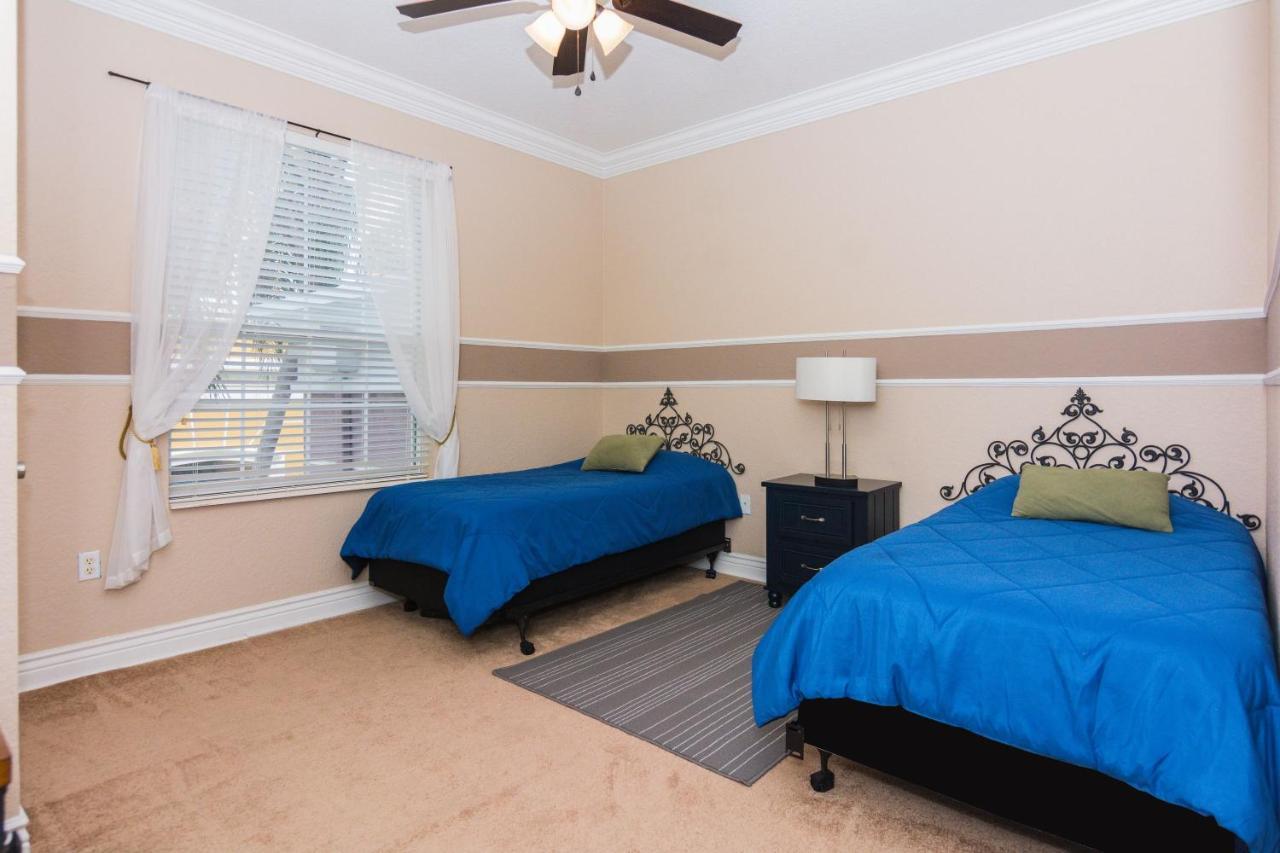Casa de férias 3br 2bath Balcony 5min Conv Center 1410ft *