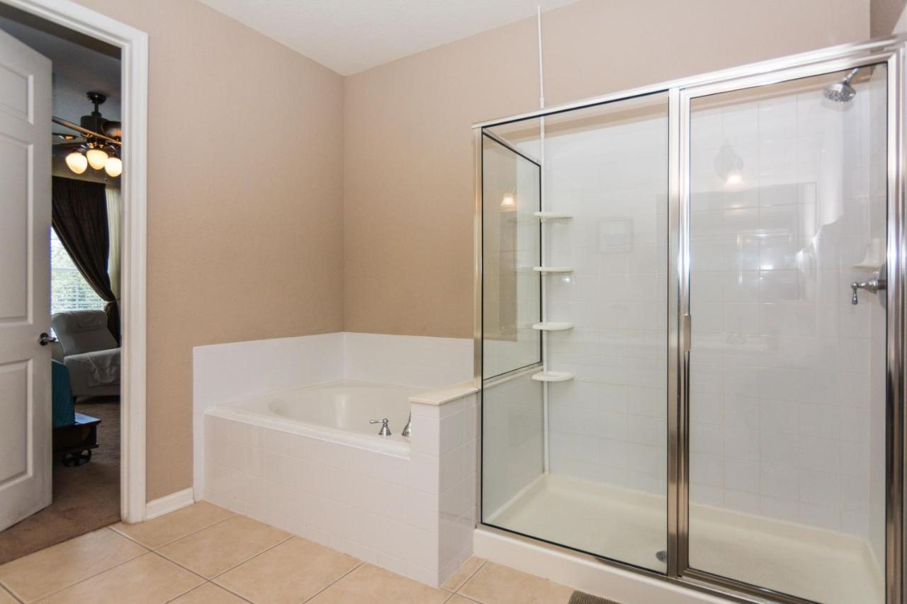 Casa de férias 3br 2bath Balcony 5min Conv Center 1410ft