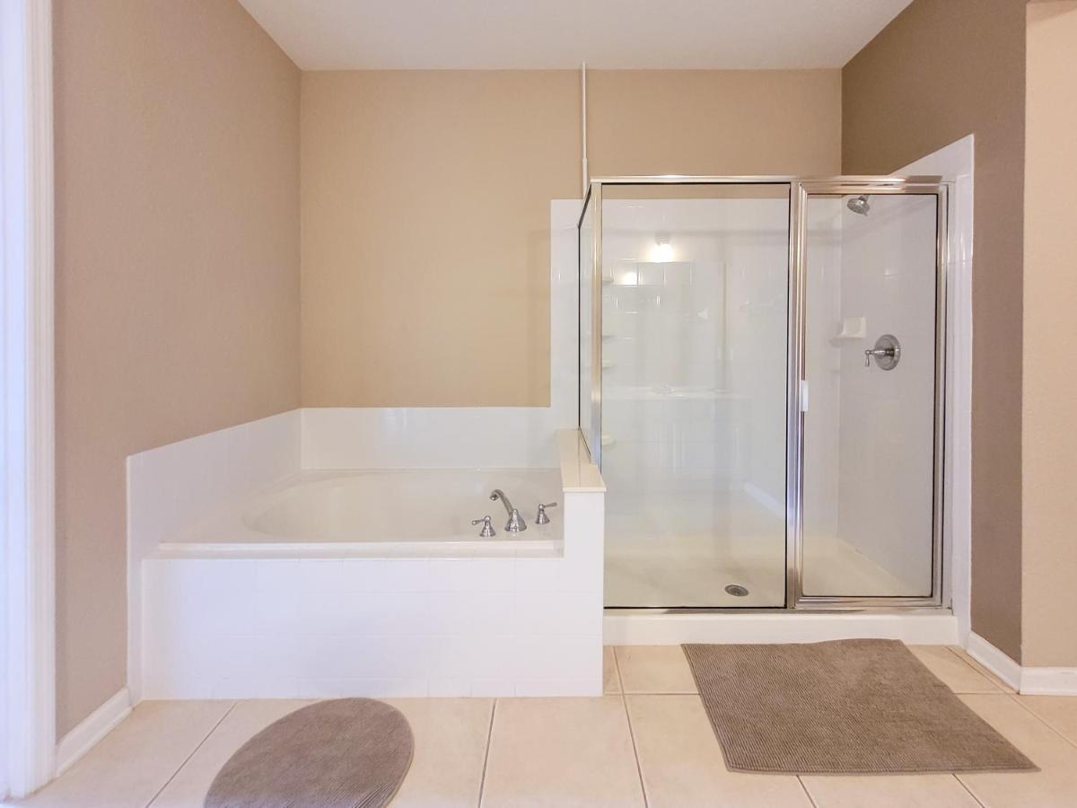 Casa de férias 3br 2bath Balcony 5min Conv Center 1410ft *